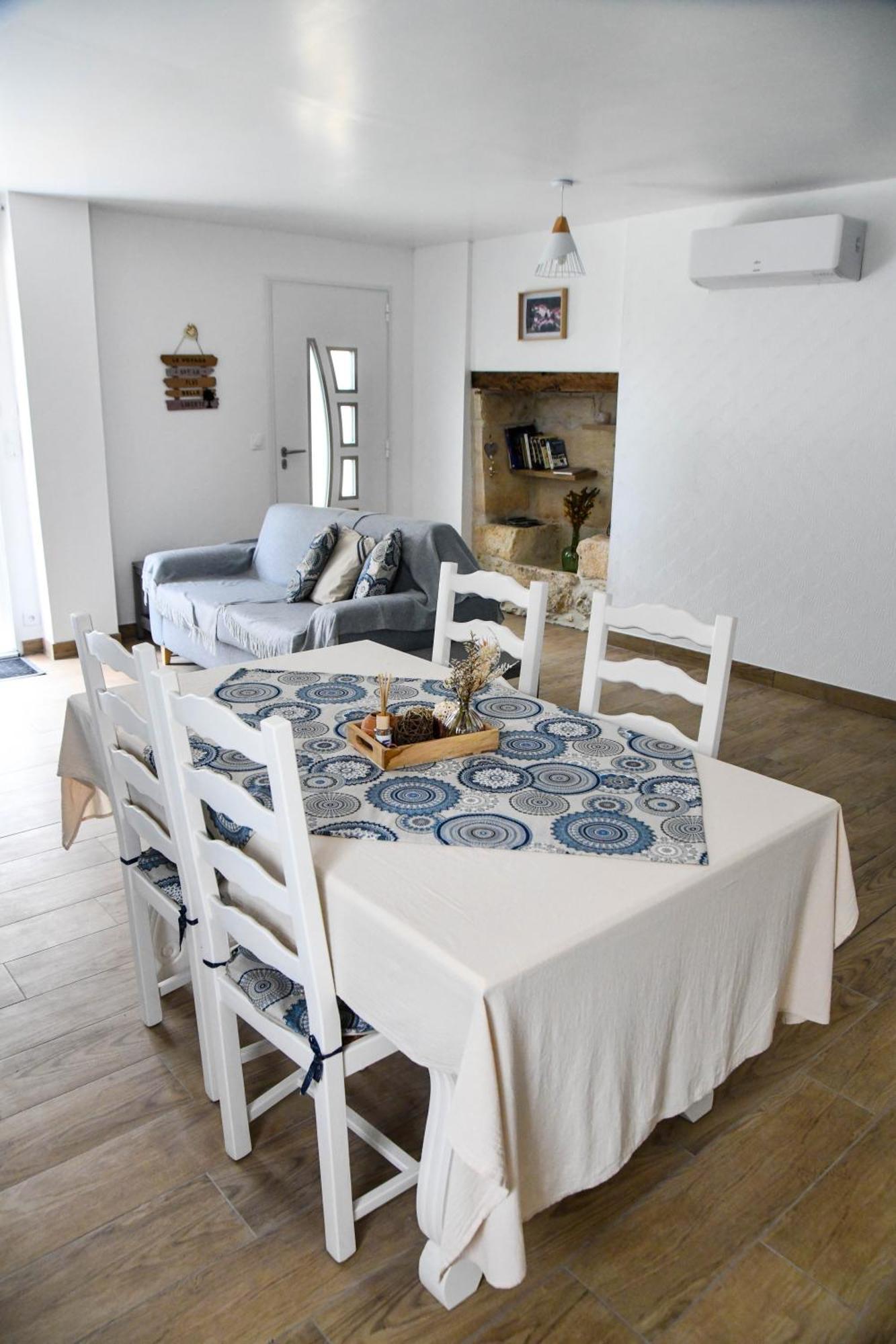 Gite De La Gardie Mensignac エクステリア 写真
